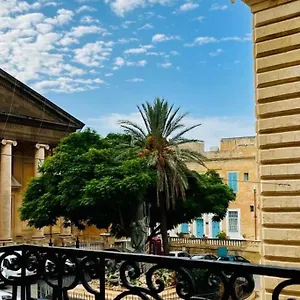 house-of-character-in-valletta.qawrahotelsmalta.org/